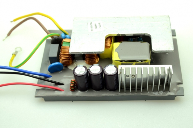 LED Netzteil für SMD/COB Multichip 56W. out 30-34V DC 